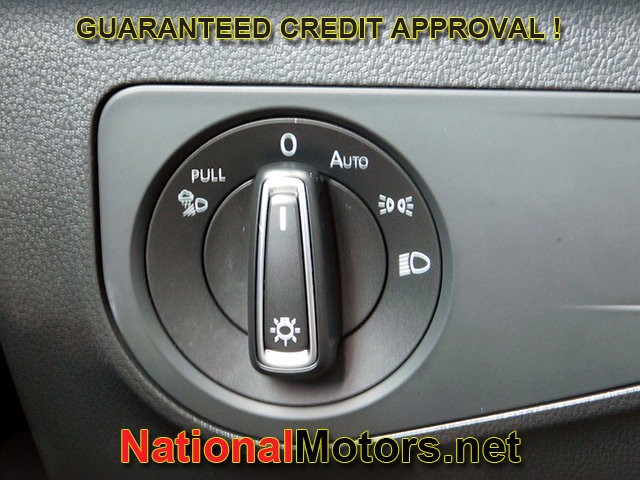 Volkswagen Tiguan Vehicle Full-screen Gallery Image 28