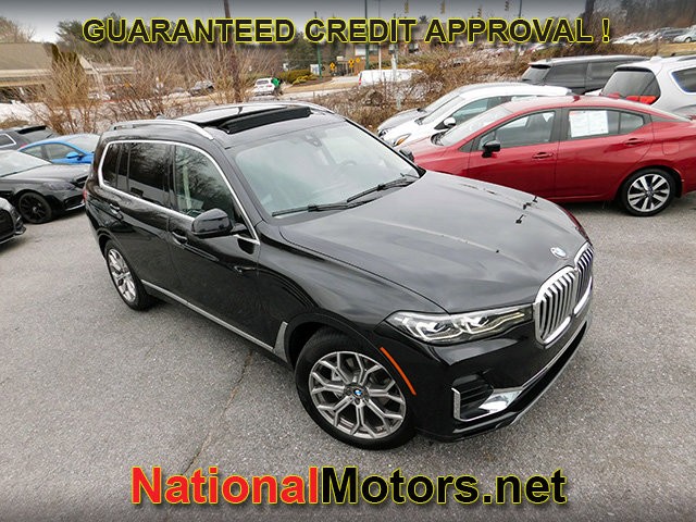 BMW X7 Vehicle Full-screen Gallery Image 02