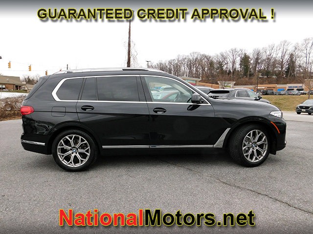 BMW X7 Vehicle Full-screen Gallery Image 04