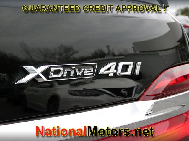 BMW X7 Vehicle Full-screen Gallery Image 06