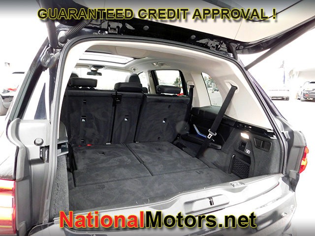 BMW X7 Vehicle Full-screen Gallery Image 07