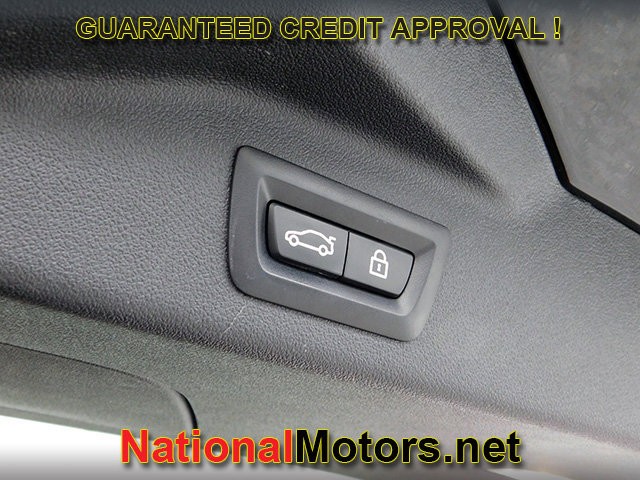 BMW X7 Vehicle Full-screen Gallery Image 09