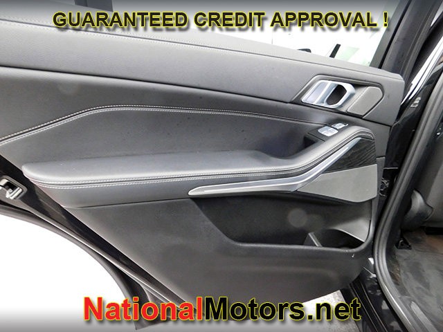 BMW X7 Vehicle Full-screen Gallery Image 10