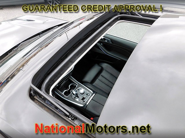 BMW X7 Vehicle Full-screen Gallery Image 13