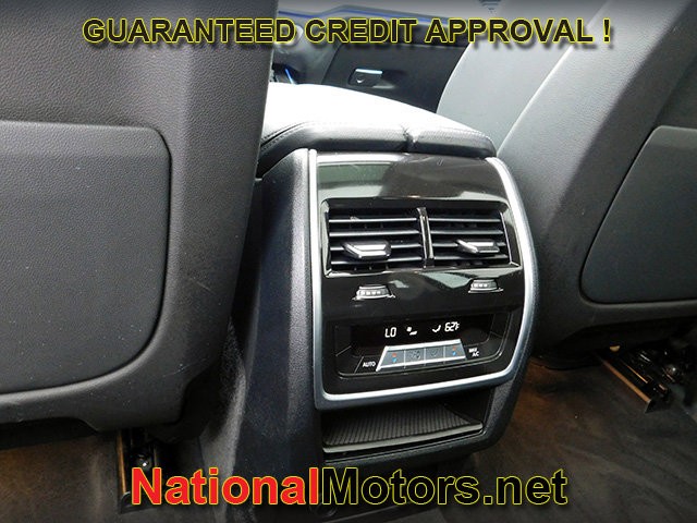 BMW X7 Vehicle Full-screen Gallery Image 14