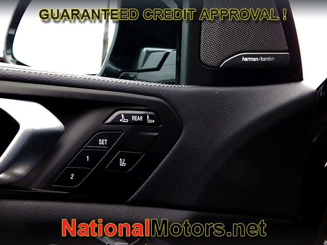 BMW X7 Vehicle Full-screen Gallery Image 17