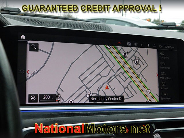 BMW X7 Vehicle Full-screen Gallery Image 22