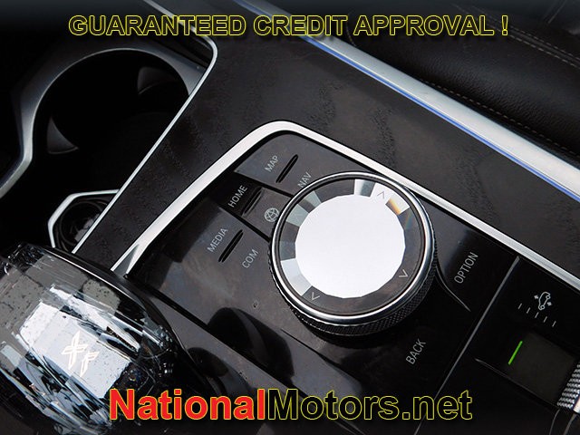 BMW X7 Vehicle Full-screen Gallery Image 25