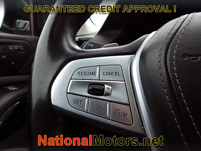 BMW X7 Vehicle Full-screen Gallery Image 27