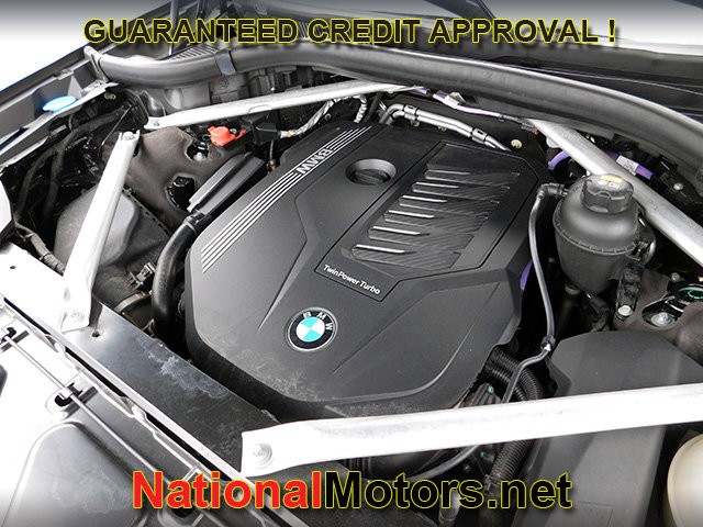 BMW X7 Vehicle Full-screen Gallery Image 30