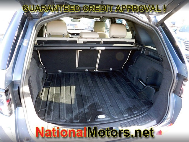 Land Rover Discovery Sport Vehicle Full-screen Gallery Image 06