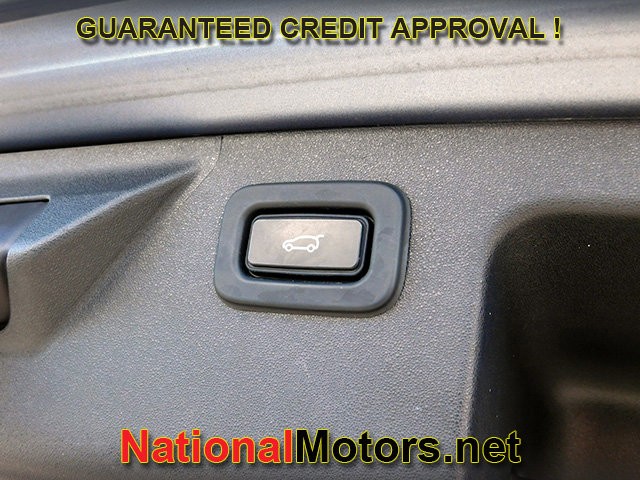 Land Rover Discovery Sport Vehicle Full-screen Gallery Image 07