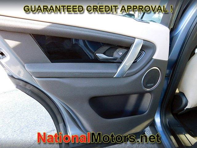 Land Rover Discovery Sport Vehicle Full-screen Gallery Image 09