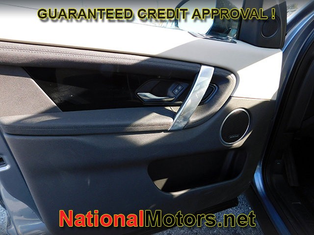 Land Rover Discovery Sport Vehicle Full-screen Gallery Image 12