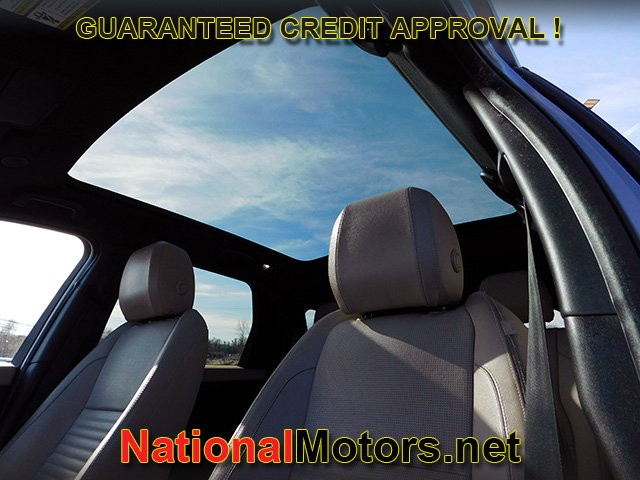 Land Rover Discovery Sport Vehicle Full-screen Gallery Image 16