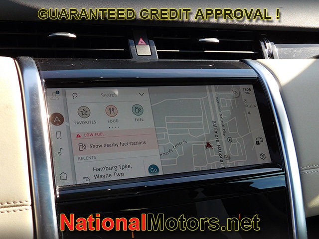 Land Rover Discovery Sport Vehicle Full-screen Gallery Image 17