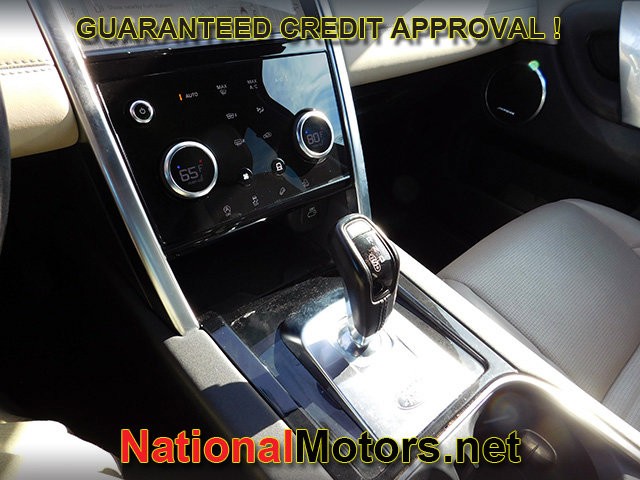 Land Rover Discovery Sport Vehicle Full-screen Gallery Image 19