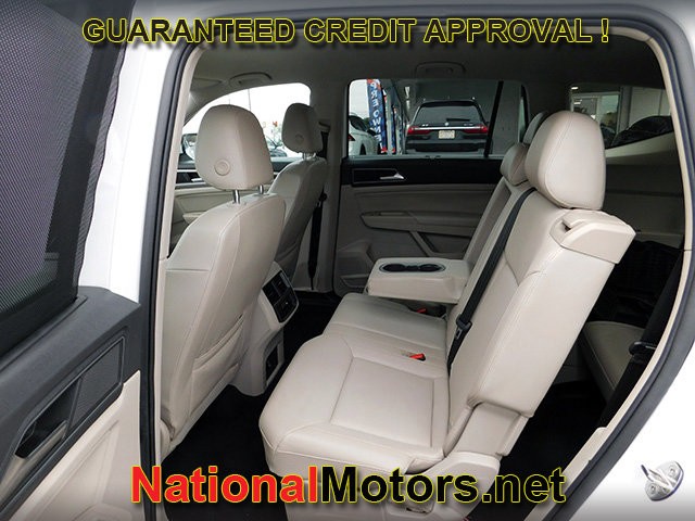 Volkswagen Atlas Vehicle Full-screen Gallery Image 12