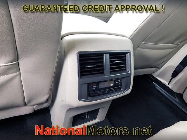 Volkswagen Atlas Vehicle Full-screen Gallery Image 13