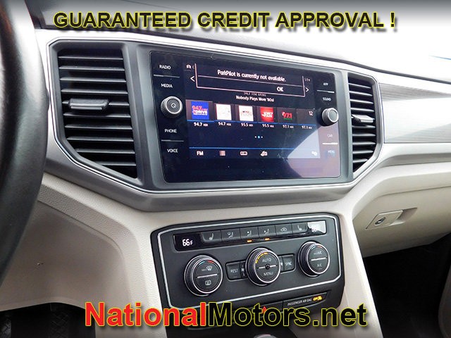 Volkswagen Atlas Vehicle Full-screen Gallery Image 18