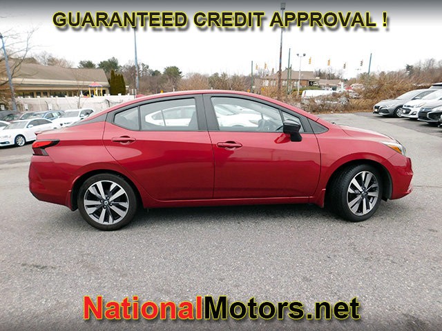 Nissan Versa Vehicle Full-screen Gallery Image 04