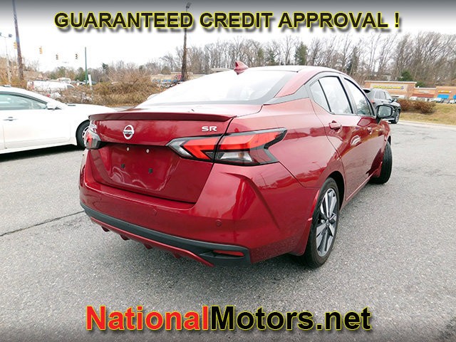 Nissan Versa Vehicle Full-screen Gallery Image 05