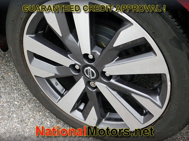 Nissan Versa Vehicle Full-screen Gallery Image 08