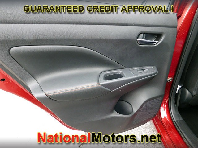Nissan Versa Vehicle Full-screen Gallery Image 09
