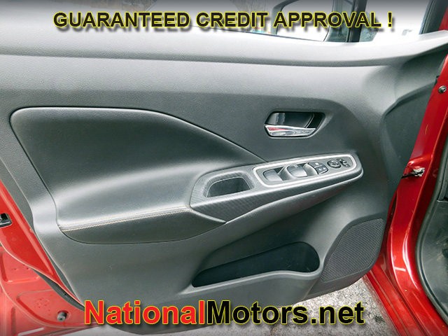 Nissan Versa Vehicle Full-screen Gallery Image 12