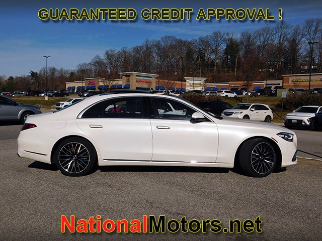 Mercedes-Benz S-Class Vehicle Full-screen Gallery Image 04