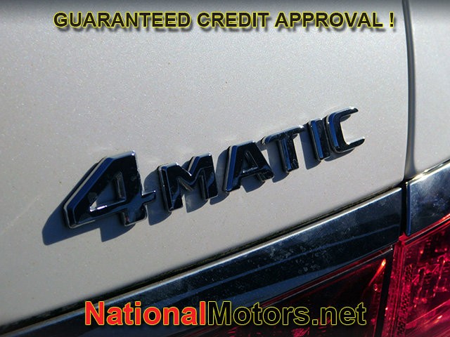 Mercedes-Benz S-Class Vehicle Full-screen Gallery Image 07