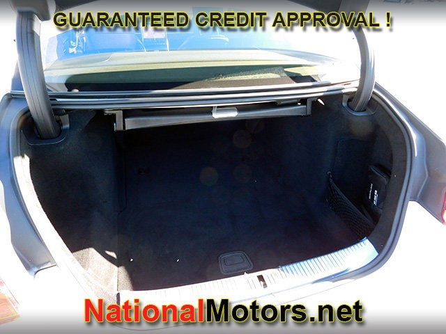 Mercedes-Benz S-Class Vehicle Full-screen Gallery Image 08