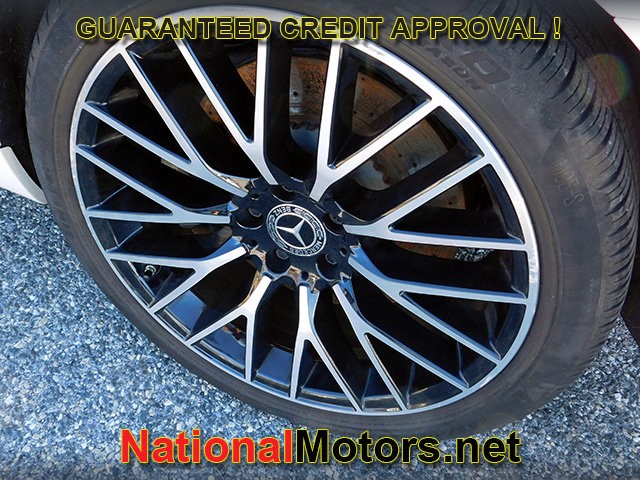 Mercedes-Benz S-Class Vehicle Full-screen Gallery Image 11