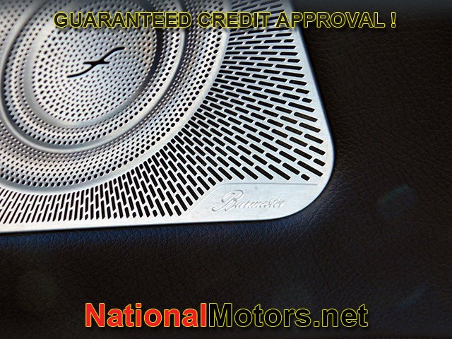 Mercedes-Benz S-Class Vehicle Full-screen Gallery Image 19