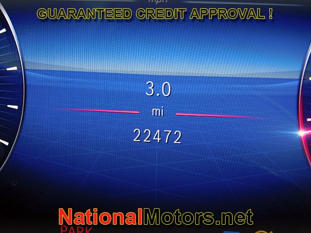 Mercedes-Benz S-Class Vehicle Full-screen Gallery Image 28