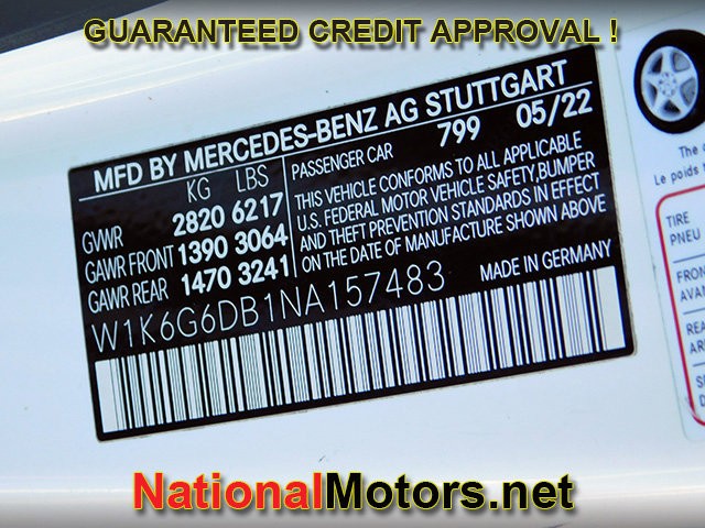 Mercedes-Benz S-Class Vehicle Full-screen Gallery Image 32