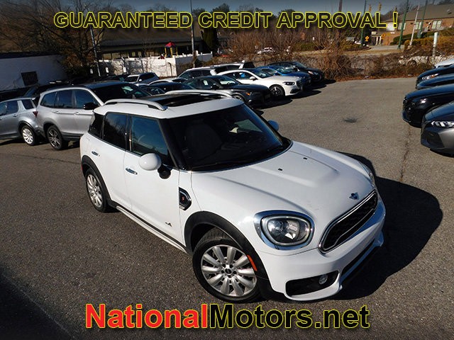 MINI Countryman Vehicle Full-screen Gallery Image 02