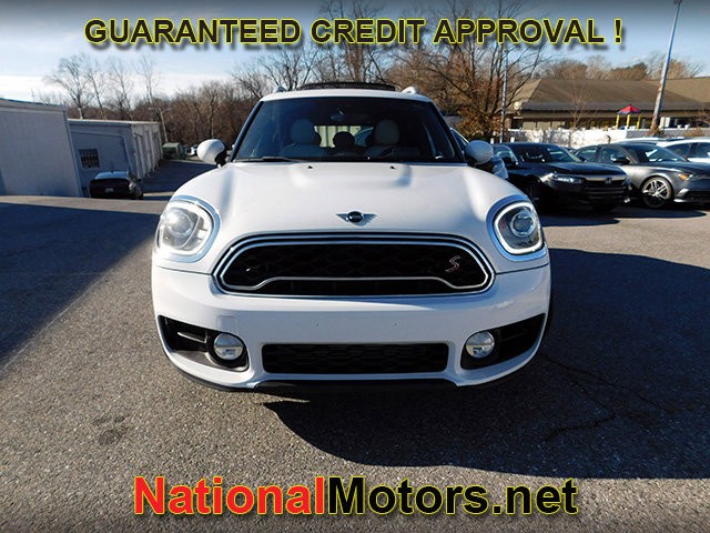 MINI Countryman Vehicle Full-screen Gallery Image 03