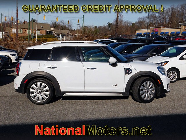 MINI Countryman Vehicle Full-screen Gallery Image 04