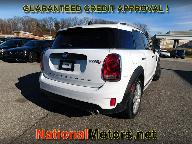 MINI Countryman Vehicle Full-screen Gallery Image 05