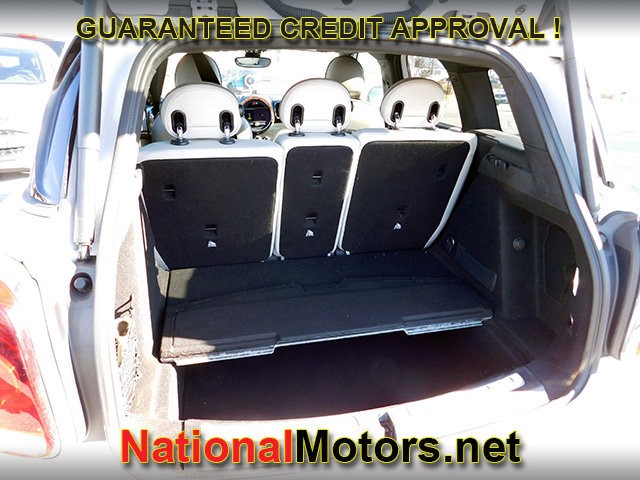 MINI Countryman Vehicle Full-screen Gallery Image 08