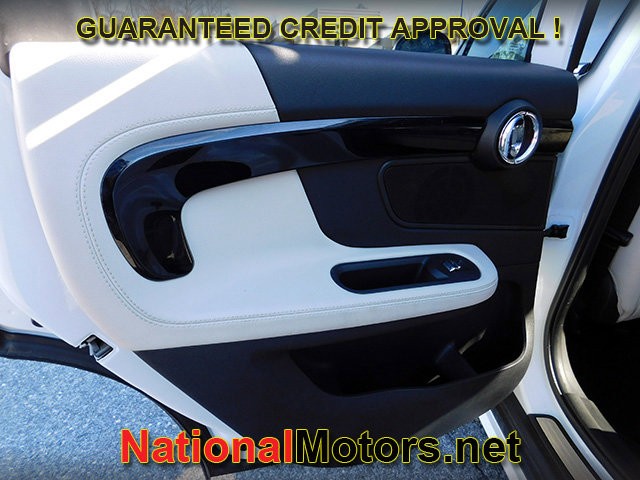 MINI Countryman Vehicle Full-screen Gallery Image 10