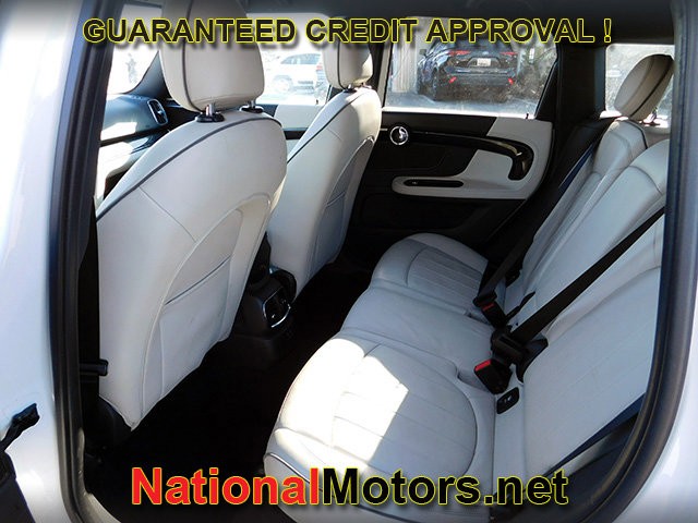 MINI Countryman Vehicle Full-screen Gallery Image 11