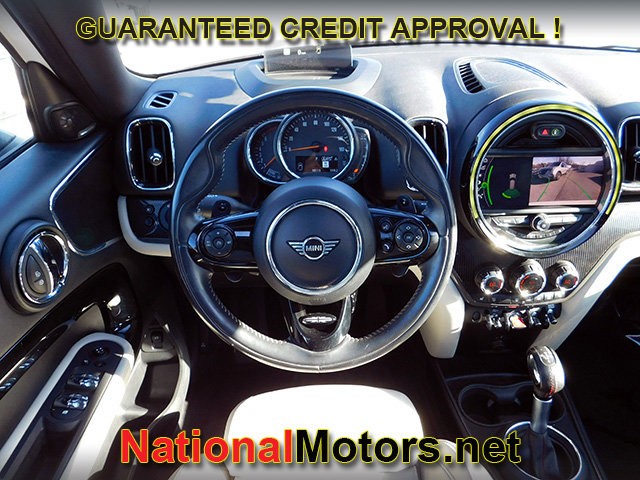 MINI Countryman Vehicle Full-screen Gallery Image 13