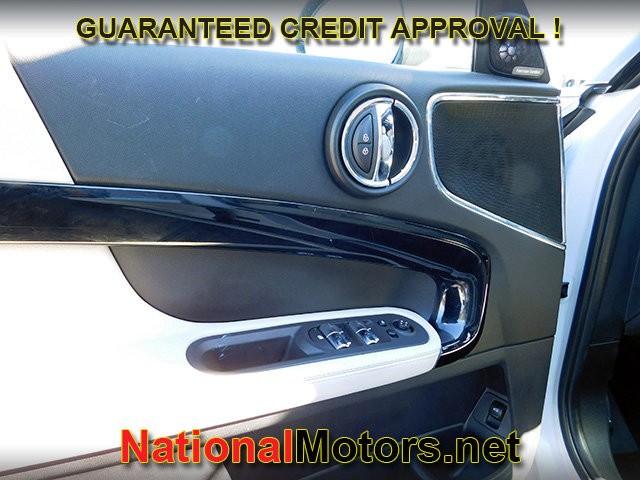 MINI Countryman Vehicle Full-screen Gallery Image 14