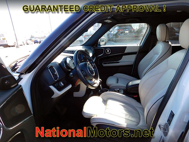 MINI Countryman Vehicle Full-screen Gallery Image 15