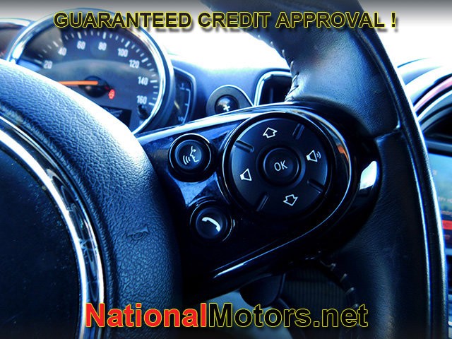 MINI Countryman Vehicle Full-screen Gallery Image 22