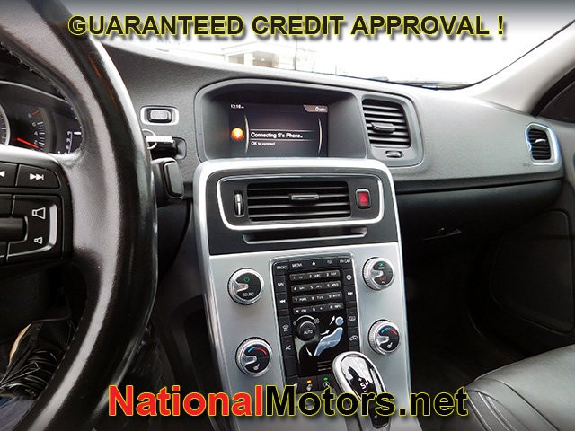 Volvo S60 Vehicle Full-screen Gallery Image 17