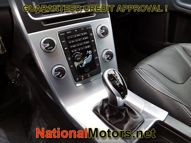 Volvo S60 Vehicle Full-screen Gallery Image 19