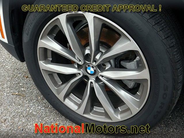 BMW X3 Vehicle Full-screen Gallery Image 05